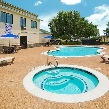 Quality Inn & Suites Fort Worth - Fossil Creek-2